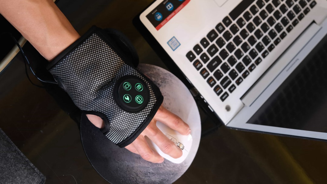 handmassagegeraet-schmerz-hilfe